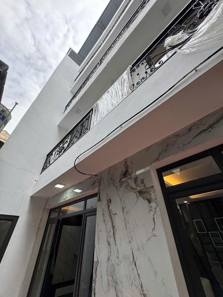 TÂN MAI, HOÀNG MAI, - 35M2  - NGÕ THÔNG – OTO ĐỖ CỔNG– TIỆN ÍCH BẠT NGÀN – NHÀ MỚI ĐÓN TẾT